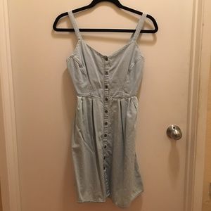 Chambray sleeveless dress with buttons